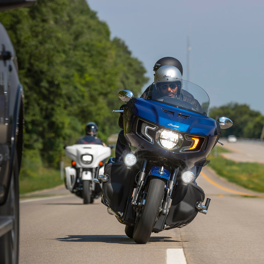 Pathfinder Led Pathfinder S LED Driving Lights Mount (Challenger) – Indian Motorcycle ...
